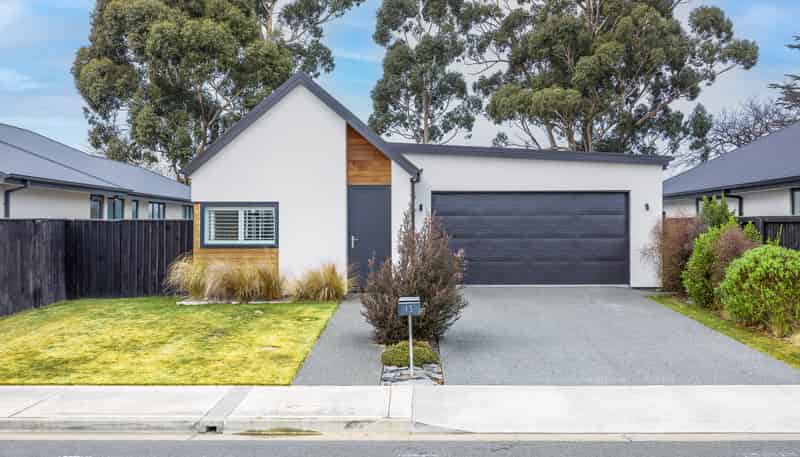 13 John Raven Lane, Woodend