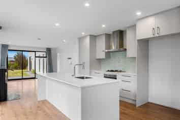 13 John Raven Lane, Woodend