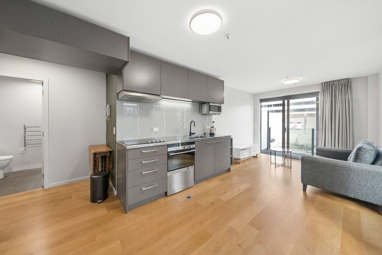 Sun-Filled apartment on Wigan Street! - Vista 3
