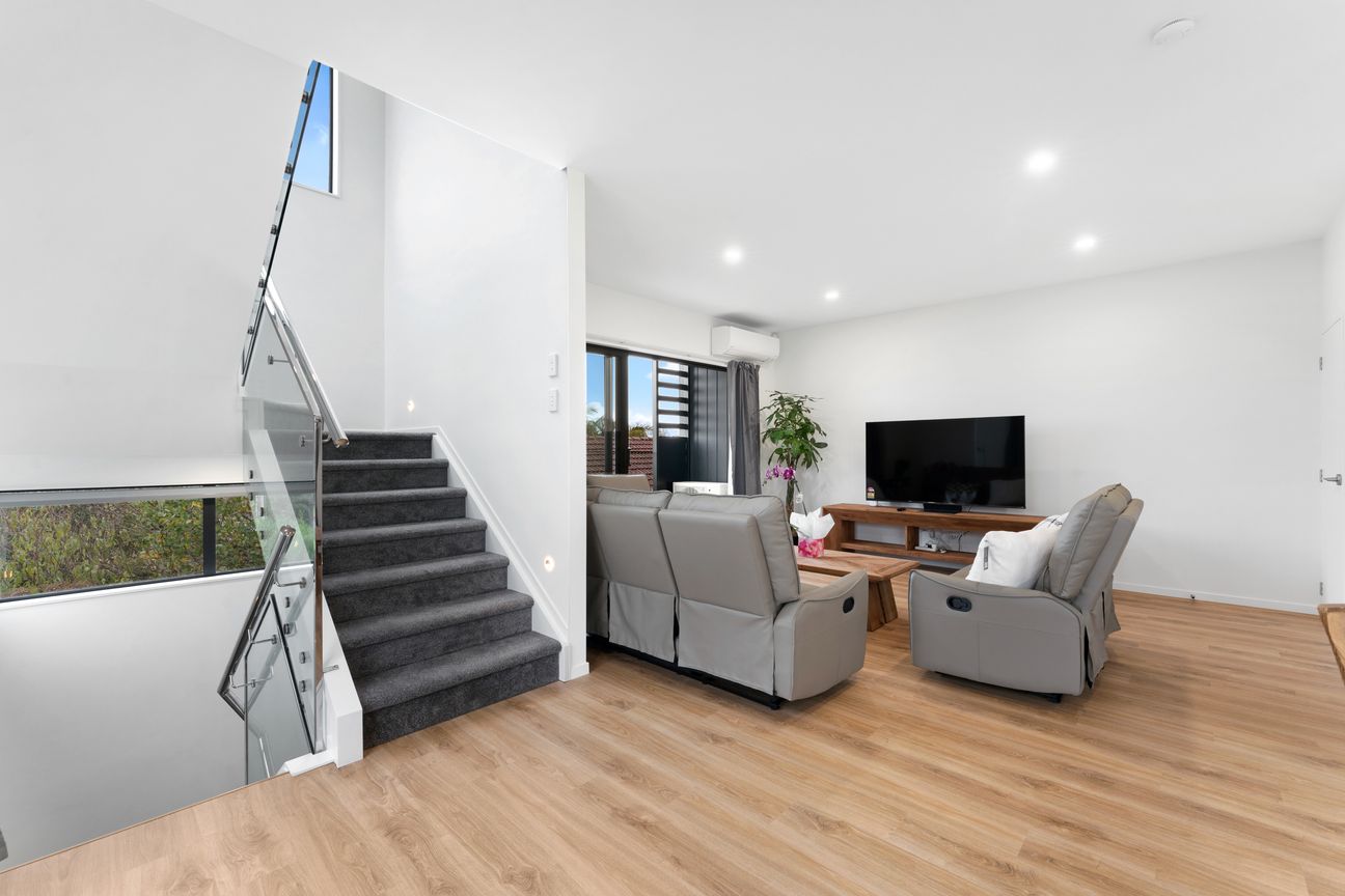 FULLY FURNISHED Home in Te Atatu Penisula - Mehr
