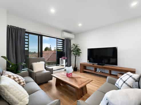 11 Waipani Road, Te Atatu Peninsula