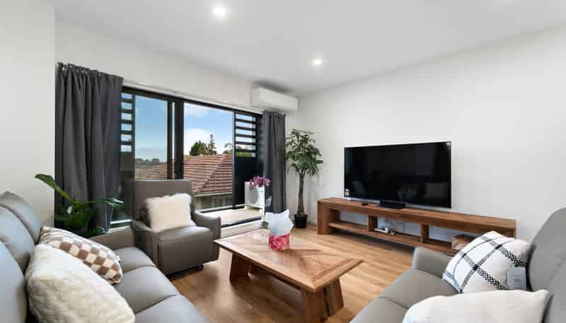 11 Waipani Road, Te Atatu Peninsula