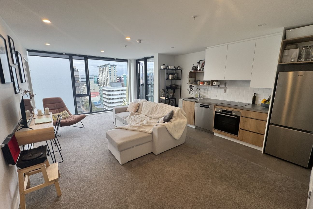 STUNNING ONE BEDROOM TOP FLOOR APARTMENT: - Ansicht 4