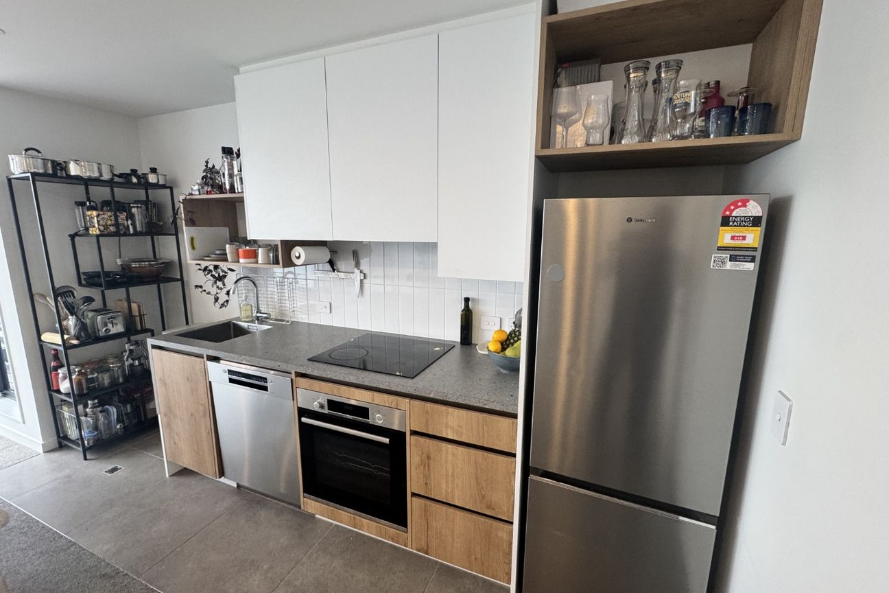 STUNNING ONE BEDROOM TOP FLOOR APARTMENT: - Ansicht 3