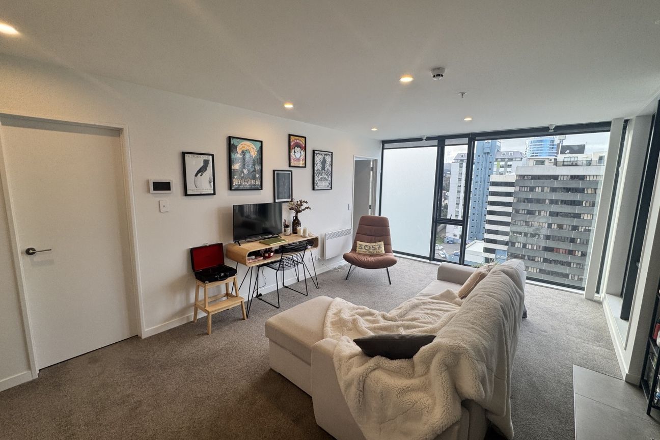STUNNING ONE BEDROOM TOP FLOOR APARTMENT: - Ansicht 5