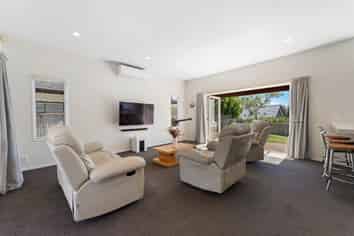 13 Red Oak Place , Albany