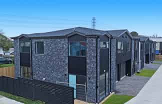 2/20 Earlsworth Road, Mangere East
