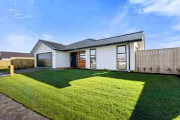 50 Falcons View Drive, ROLLESTON