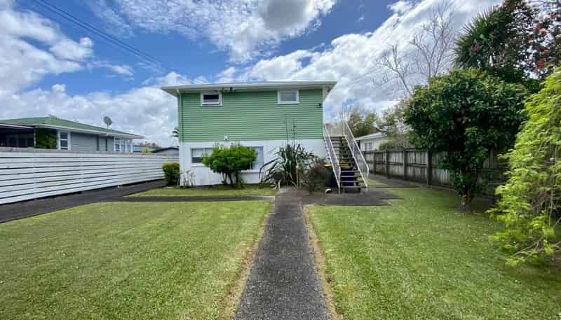 2/10 Marlene Avenue, Te Atatu South