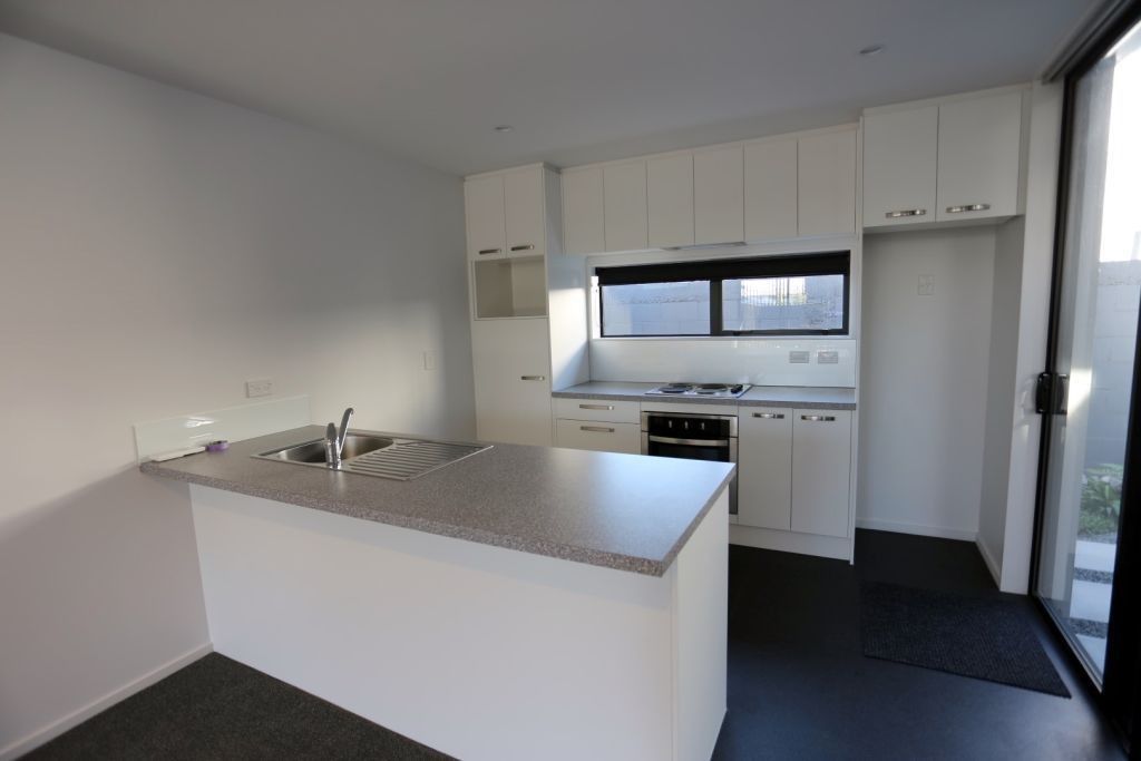 Modern Two Bedroom Townhouse - Central City - Vista 2
