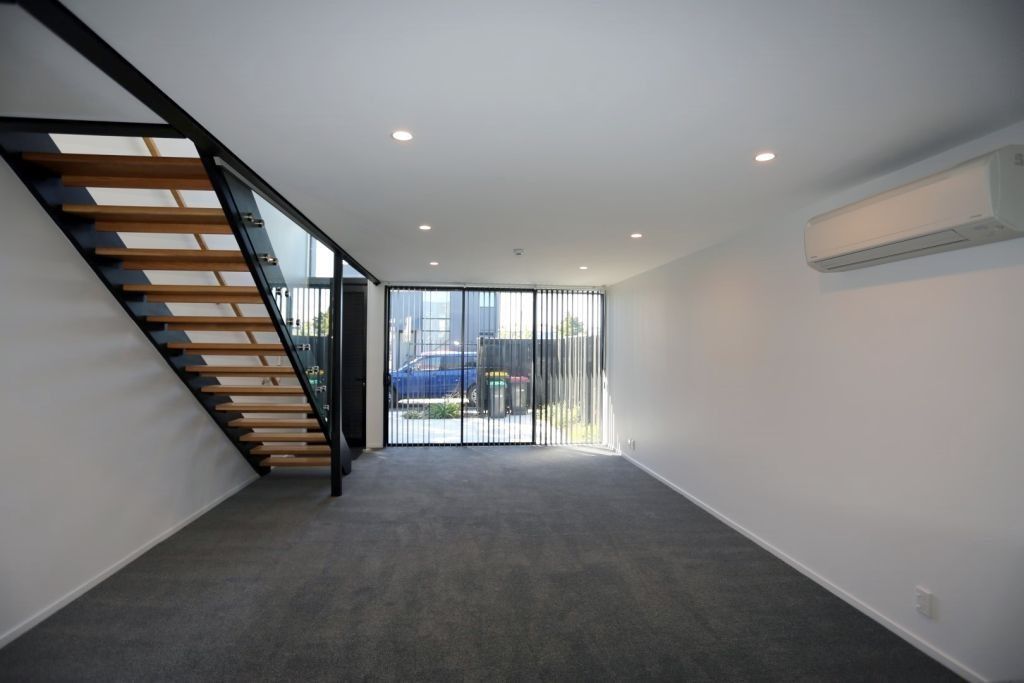 Modern Two Bedroom Townhouse - Central City - Vista 6