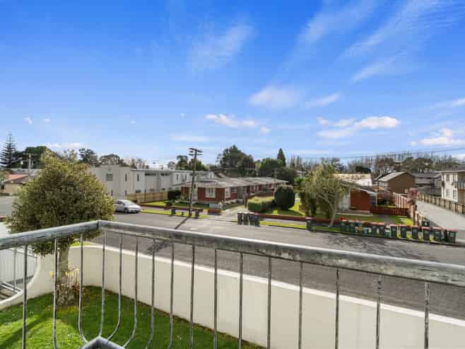 Established 56-key freehold Hamilton hotel