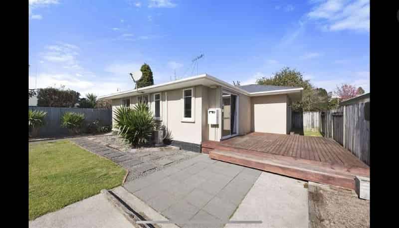 11 Queen Road, Bellevue