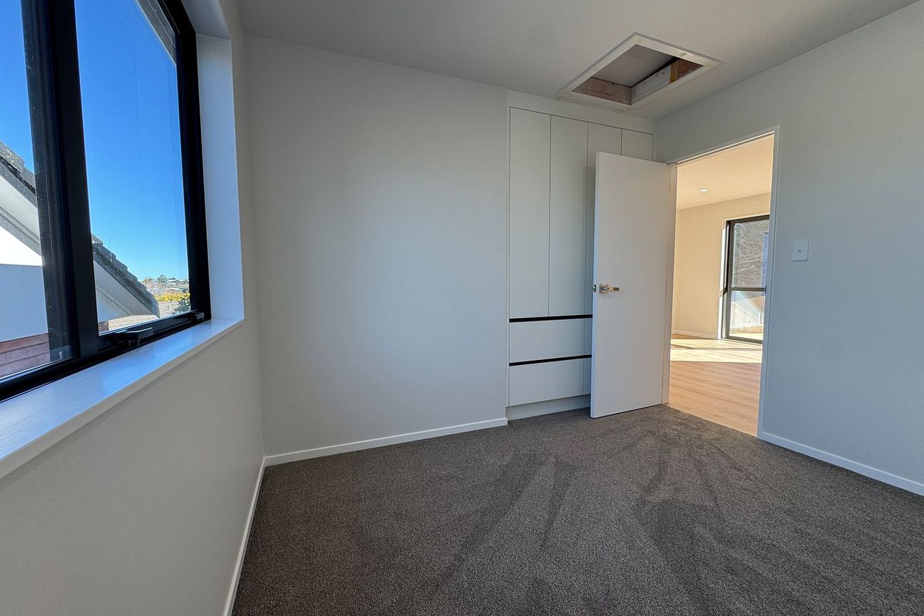 Brand New Private 3-Bedroom Home with Sunny Deck - Meer