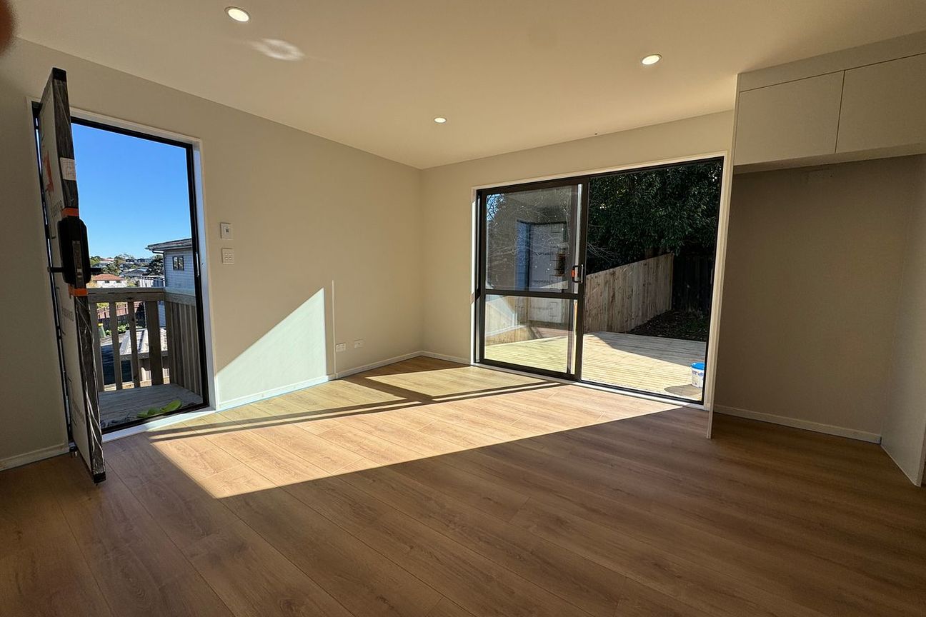 Brand New Private 3-Bedroom Home with Sunny Deck - Aanzicht 5