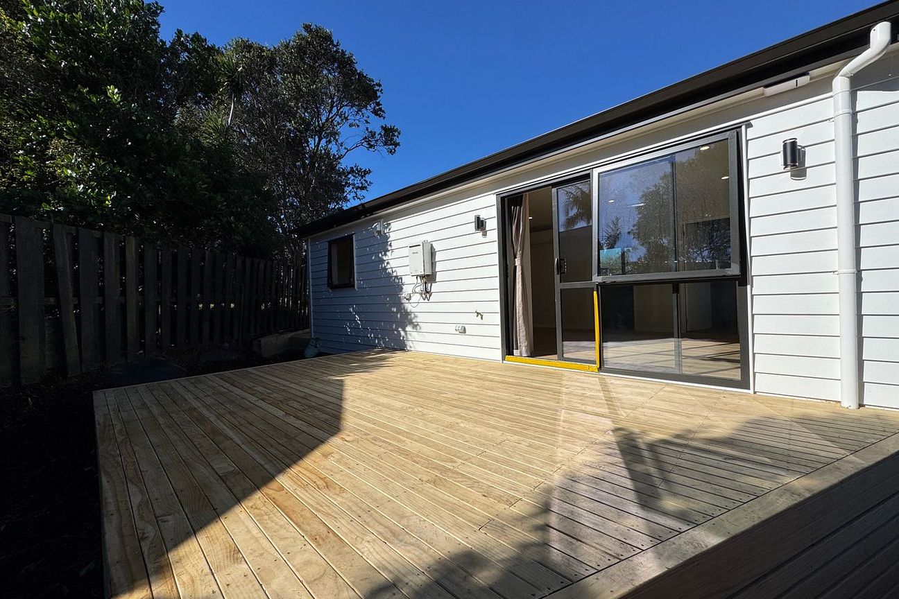 Brand New Private 3-Bedroom Home with Sunny Deck - Aanzicht 3