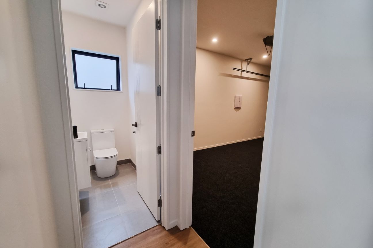 Hobsonville, 5 Bedrooms, $950 - Vista 6