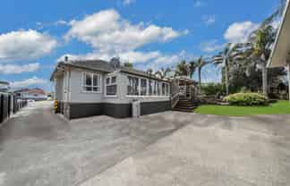 13 Gladfield Lane, Te Atatu Peninsula