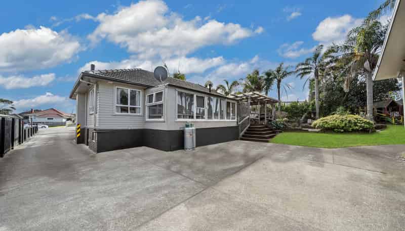 13 Gladfield Lane, Te Atatu Peninsula