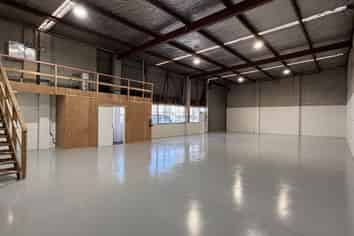Refurbished and well-connected - 352sqm