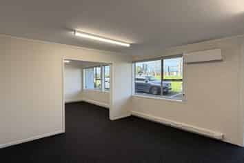 Refurbished and well-connected - 352sqm