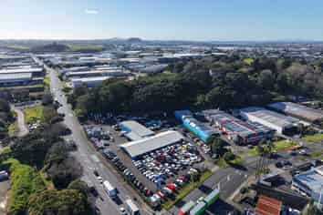 Refurbished and well-connected - 352sqm