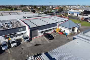 Refurbished and well-connected - 352sqm