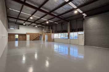 Refurbished and well-connected - 352sqm