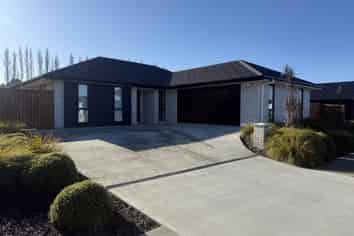 9 McQuillan Avenue, Woodend