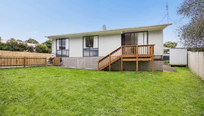2/342C Royal Road, Massey