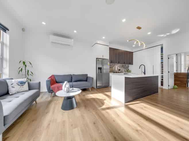 5 Seresin Crescent, Mission Heights