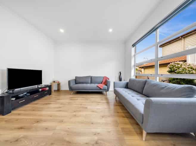 5 Seresin Crescent, Mission Heights