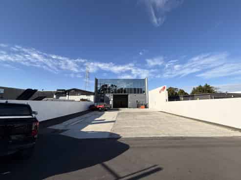 High-profile Industrial on Portage