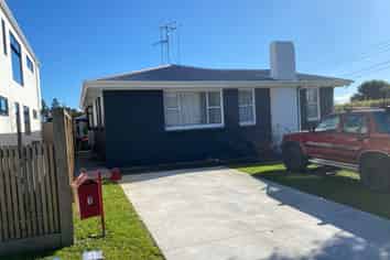 1 Upland Street, Brookfield