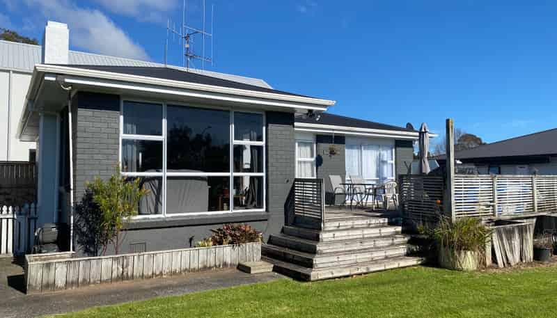 1 Upland Street, Brookfield