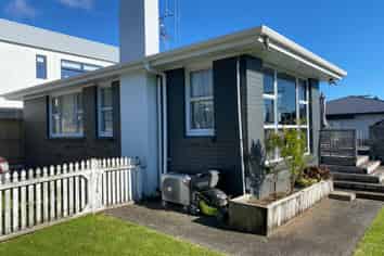 1 Upland Street, Brookfield