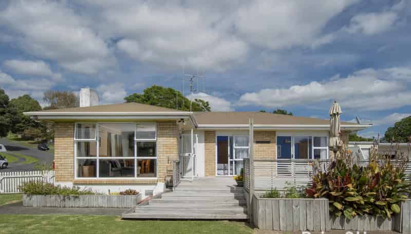 1 Upland Street, Brookfield