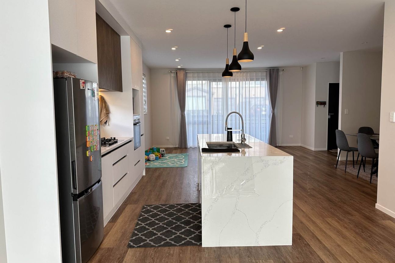 Corner property with internal garage - Vista 4