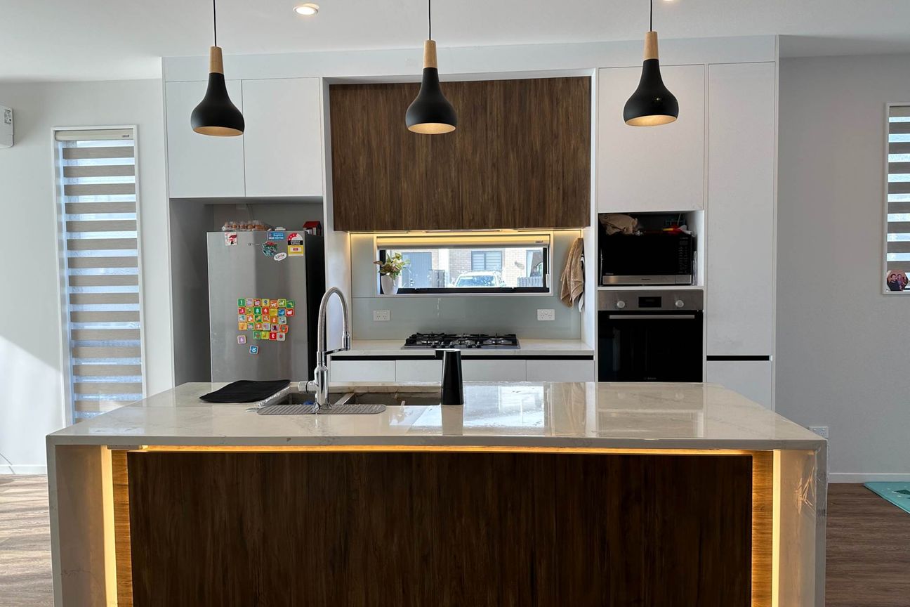 Corner property with internal garage - Vista 2