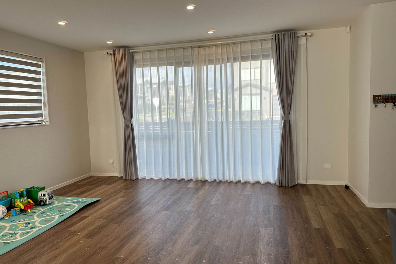 Corner property with internal garage - Vista 6