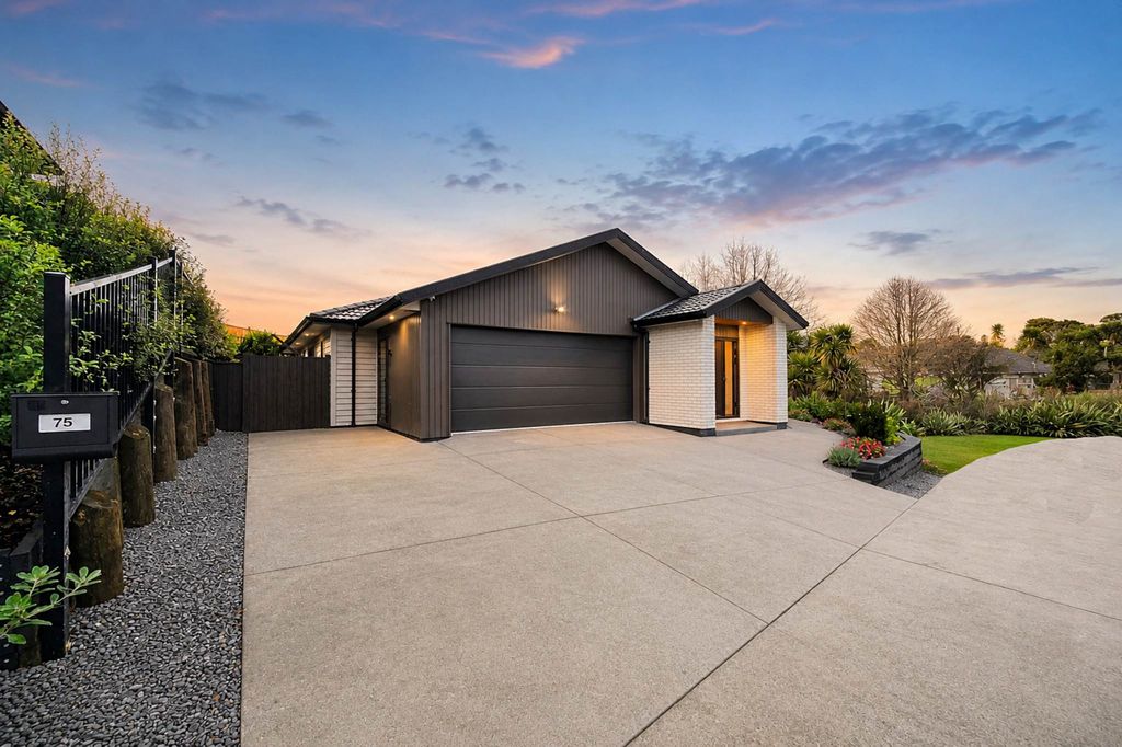 Luxury on 901m²  Brand New  Dual Kitchens 1
