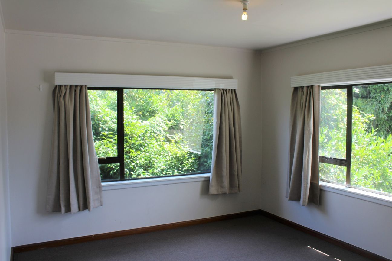Fantastic 6 Bedroom Student Rental - Vista 4