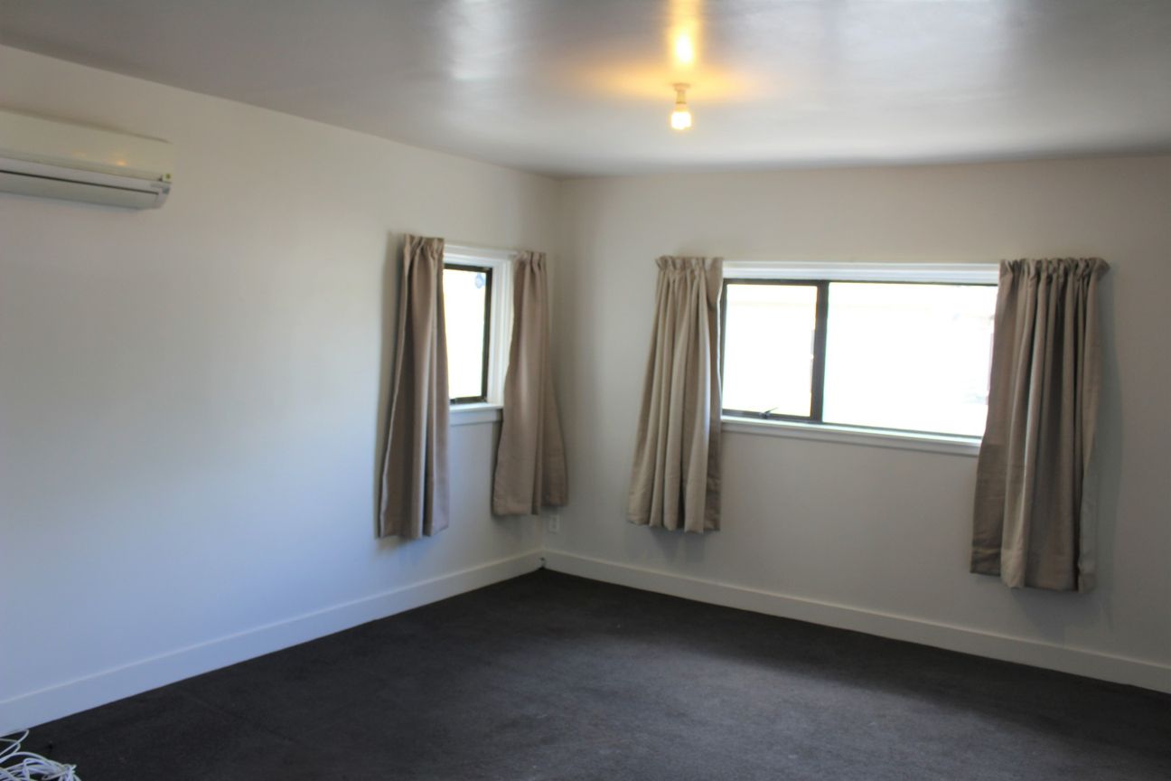 Fantastic 6 Bedroom Student Rental - Vista 3
