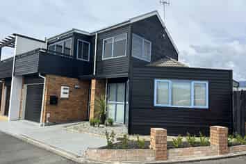 11 Highgrove Way, The Wood