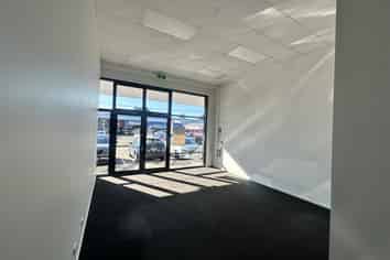 Wairakei Road Exposure with Convenience to Match