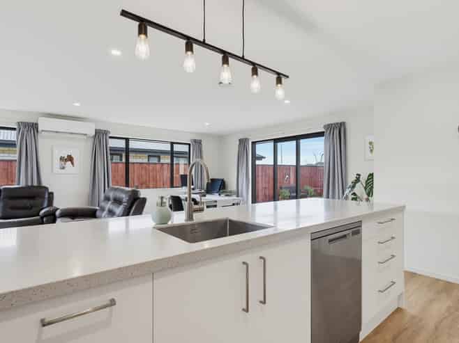 21 Quinn Crescent, Woodend