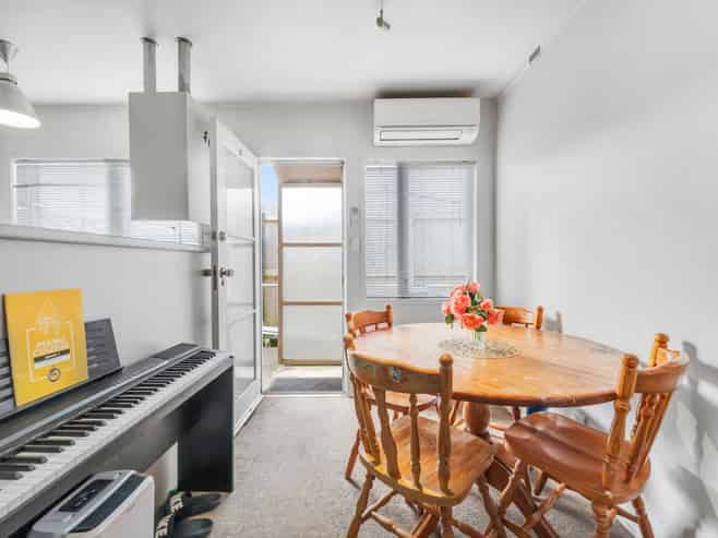 2/25 Kitchener Road, Sandringham