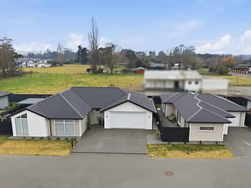 4 and 4A Olearia Lane, Woodend