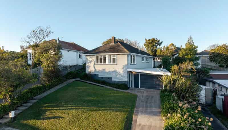 55 Upham Terrace, Roslyn