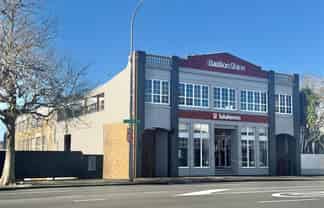 Ponsonby Character with Balcony Skyline Views